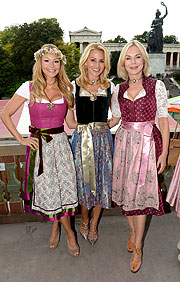 Jana Julie Kilka / Sandra Abt / Saskia Valencia bei der Alpenherz Wiesn im Festzelt Kaer Wiesn-Sch&auml;nke am 19. September 2017 &copy;Schneider-Press/W.Breiteneicher)